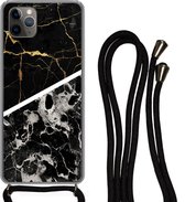 Hoesje met koord Geschikt voor iPhone 11 Pro Max - Marmer print - Goud - Luxe - Siliconen - Crossbody - Backcover met Koord - Telefoonhoesje met koord - Hoesje met touw