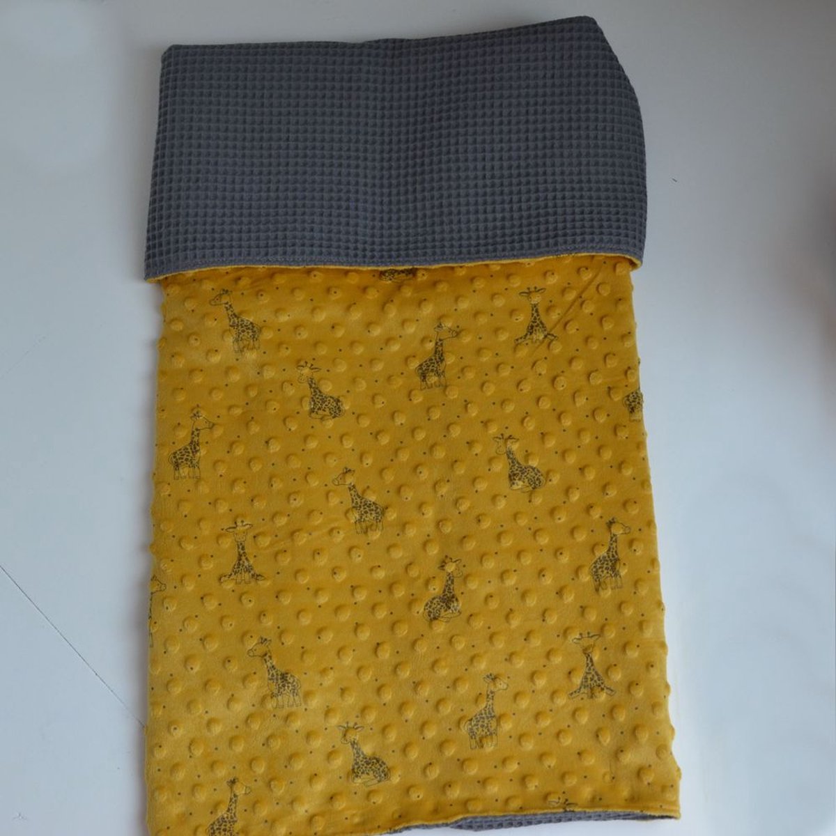 Kinderwagendeken - Okergeel - Giraffe - Minky Fleece - Wafelkatoen