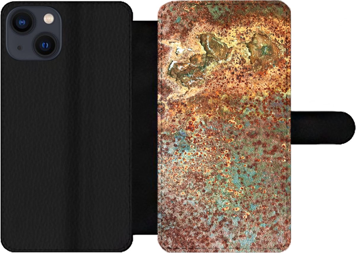 Telefoonhoesje Geschikt voor iPhone 13 telefoonhoesje - Kleuren - Metaal - Roest print - Structuur - Abstract - Met vakjes - Wallet case met magneetsluiting