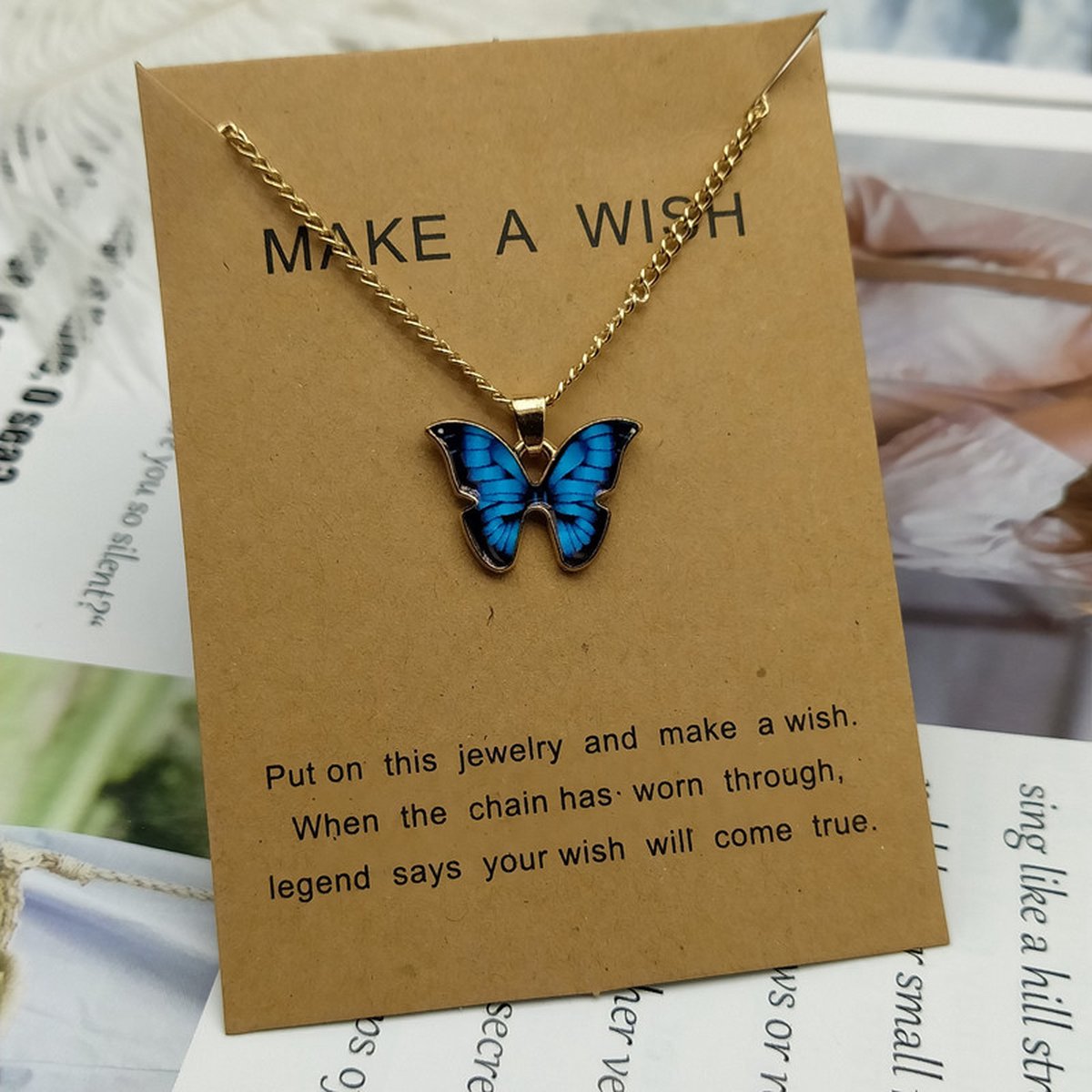 Bixorp Love Vlinder Ketting Blauw aan Goudkleurig Koord - Geluksketting - Cadeau voor Dames & Meisjes