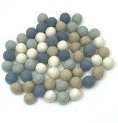 MooiVilt - Viltballetjes - 70 stuks - Beige- Wit - IJsblauw - Blauwgrijs - 2,2cm - Schapewol - Rijgkralen