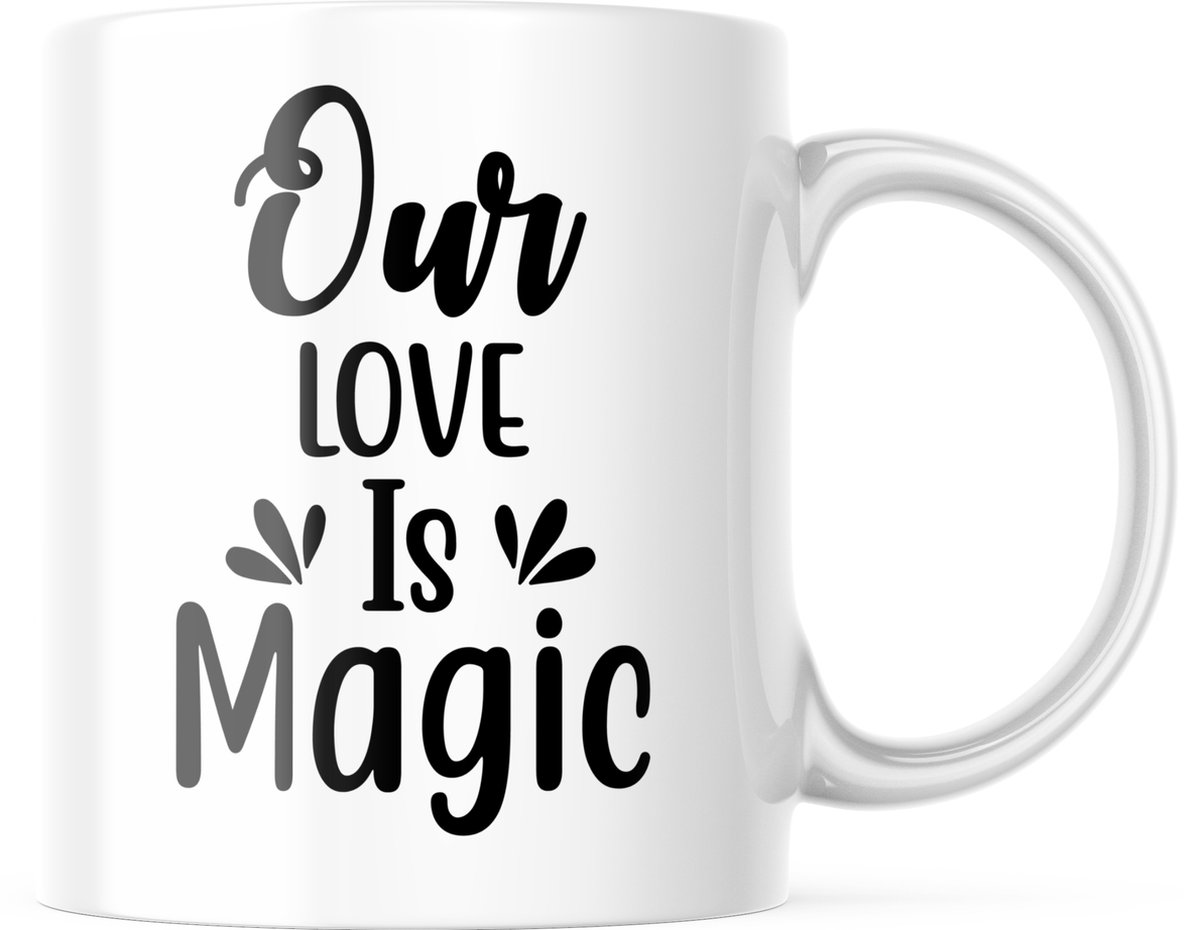 Valentijn Mok met tekst: Our Love is Magic | Valentijn cadeau | Valentijn decoratie | Grappige Cadeaus | Koffiemok | Koffiebeker | Theemok | Theebeker
