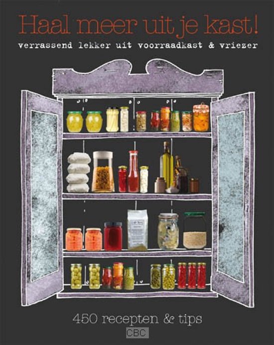 Een open kast met drie planken vol potten en blikken met voedsel. Bovenin staan potten met augurken en andere ingemaakte groenten. Op de middelste plank staan pakken, potten en flessen met diverse etenswaren. Op de onderste plank staan nog meer potten met ingemaakt voedsel. Boven de kast staat de tekst "Haal meer uit je kast!". Onder de kast staat "450 recepten & tips".