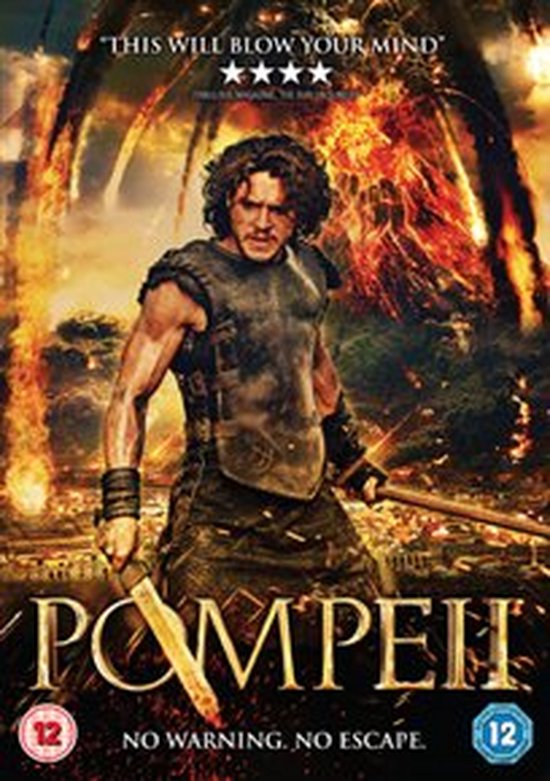 De cover van de film Pompeii toont een man met donker krullend haar, een harnas en een zwaard, met een vulkaanuitbarsting op de achtergrond.