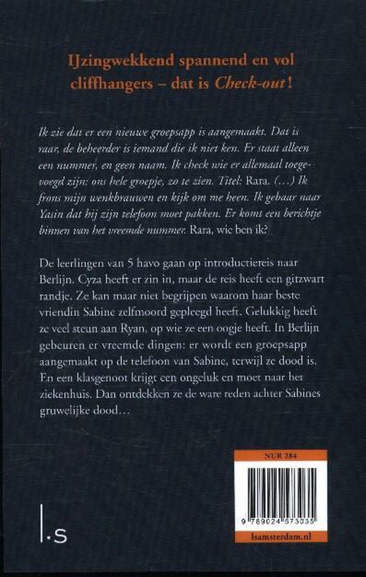 Achterkant boek met tekst over een spannend verhaal genaamd "Check-out".