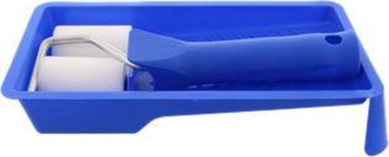 Blauw verfbakje met een witte schuimroller met blauw handvat.