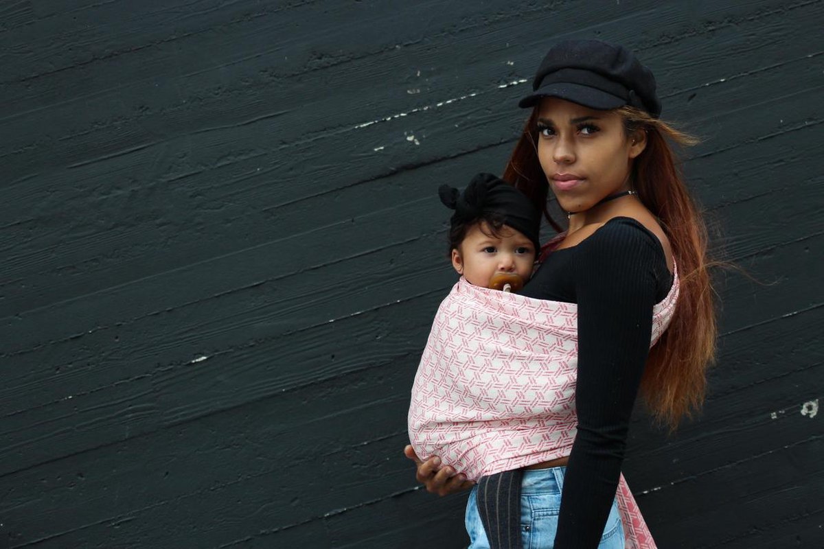 Yaro Basket Red Ring Sling