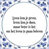 Tegeltje met Spreuk (Tegeltjeswijsheid): Leven kun je geven, leven kun je doen, maar beter is het om het leven te gaan beleven + Kado verpakking & Plakhanger