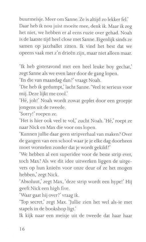 Tekst met dialoog. Een pagina uit een boek met zwarte tekst op een witte achtergrond.