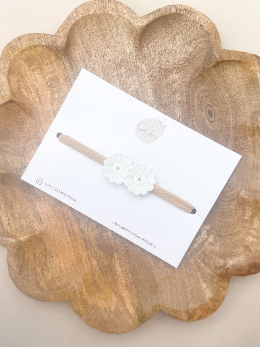 Haarband Bloom - Wit - Newborn Haaraccessoires - Elastiche Haarband - Haarbandjes voor Baby & Newborn - Haarbanden voor Meisjes & Kinderen - Kraamcadeau - Babyshower