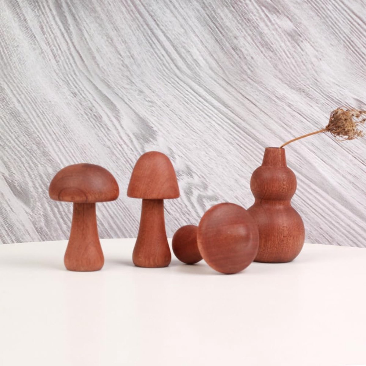 Houten paddenstoelen-decoratie, houten paddenstoelfiguur, ornamenten, decoratieve vilt, minimalistische paddenstoeldecoratie, 7,2 cm, paddenstoelbeeldjes, decoratiefiguur, houten