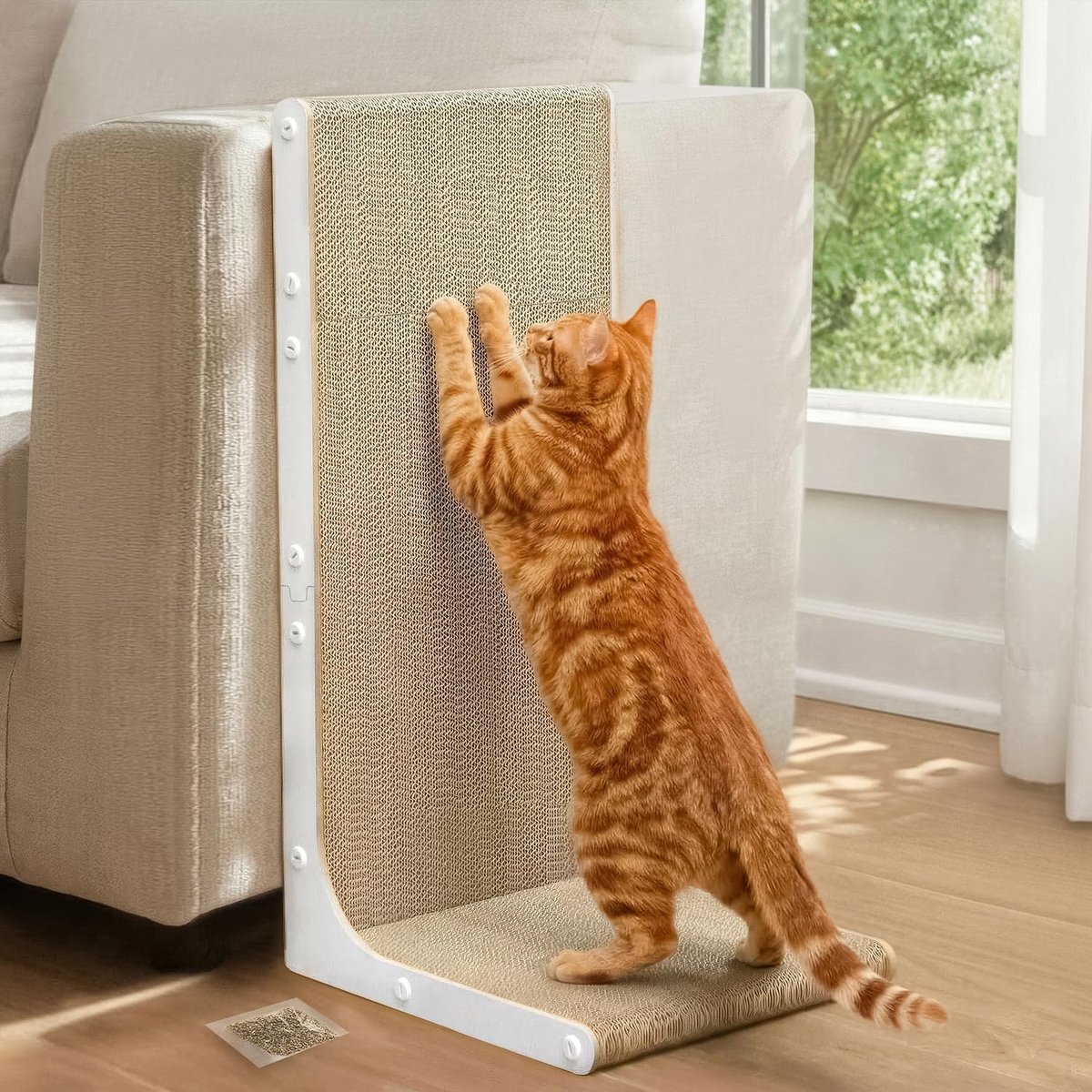 Krabplank voor Katten L-vormig 58cm, Verticale Krabkarton voor Katten, Met Kattenkruid & Kattenstickers, Krabmeubel van Stevig Karton voor Muur en Hoek, Groot