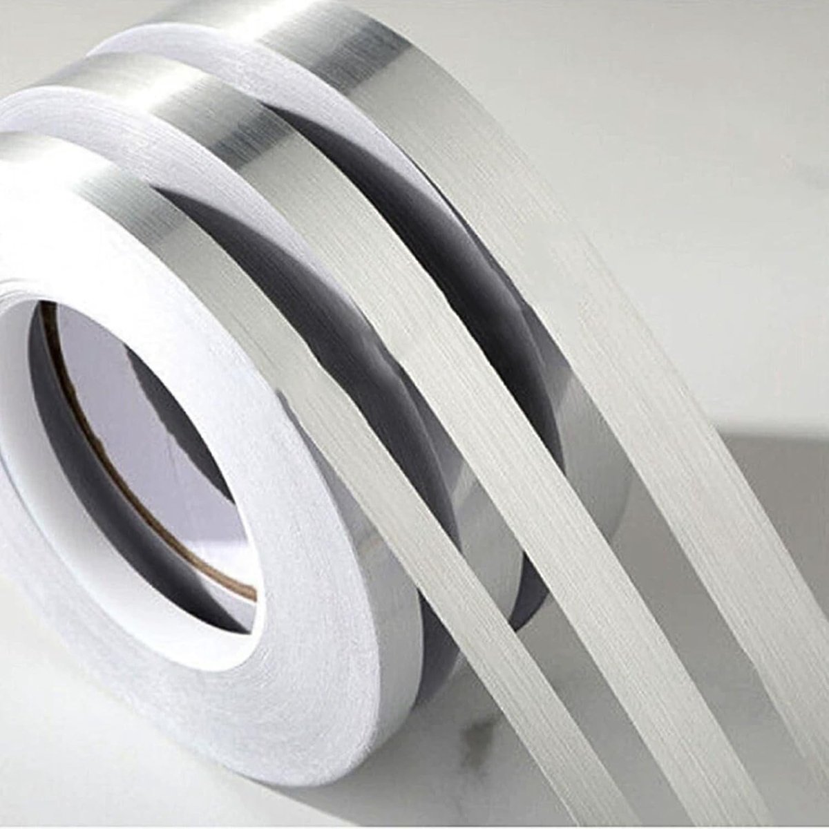 50 m sierstrips, lijn randsticker, zelfklevend, waterdichte keramische tegels, glanzende decoratieve strips, vloerband, afdichtband voor tegels en naden, plakstrips (10 mm, zilver)
