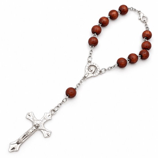 Korte rozenkrans met roodbruine houten kralen en zilverkleurig kruisje.