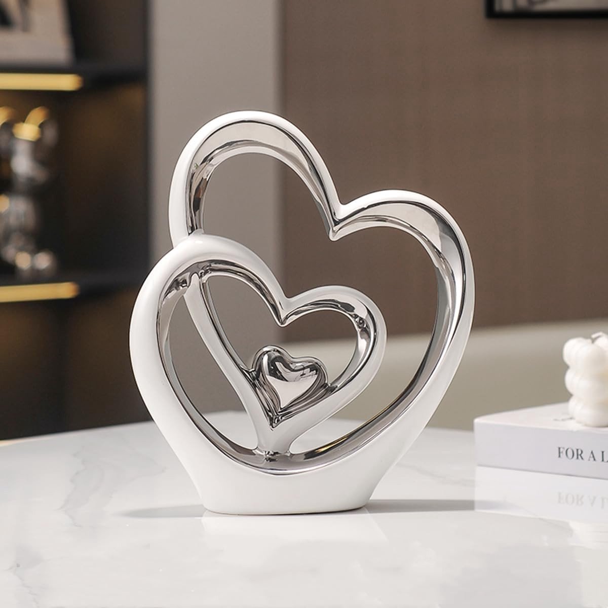 Dubbele hart ornament van keramiek, moderne sculptuur voor huisdecoratie, uniek cadeau voor kantoor en woonkamer, verzamelobject en souvenir.