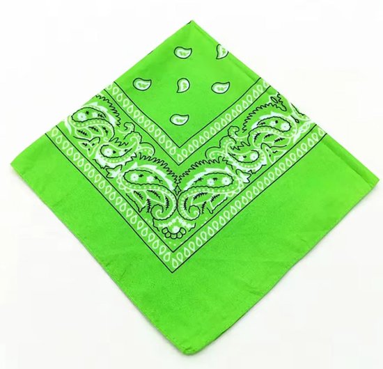 Heldere groene bandana met een klassiek wit paisley-patroon en zwarte rand.