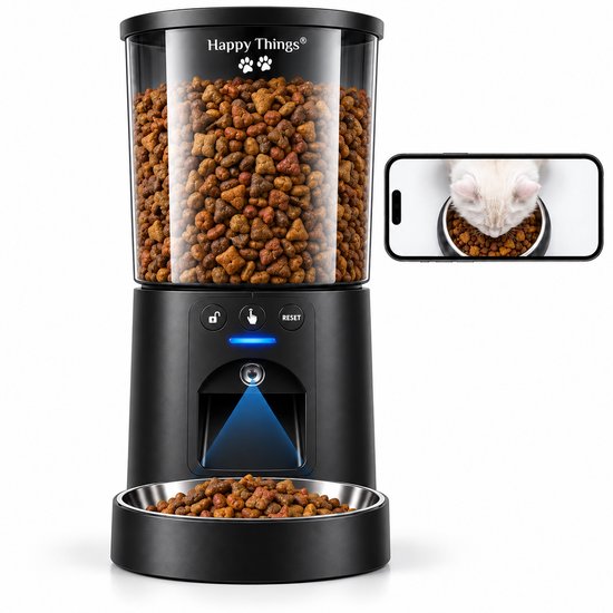 Zwarte automatische voerbak voor huisdieren, gevuld met droogvoer. Een smartphone toont een kat die eet uit een voerbak.