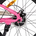 Roze fietsframe met schijfremmen, aandrijfwiel en ketting.