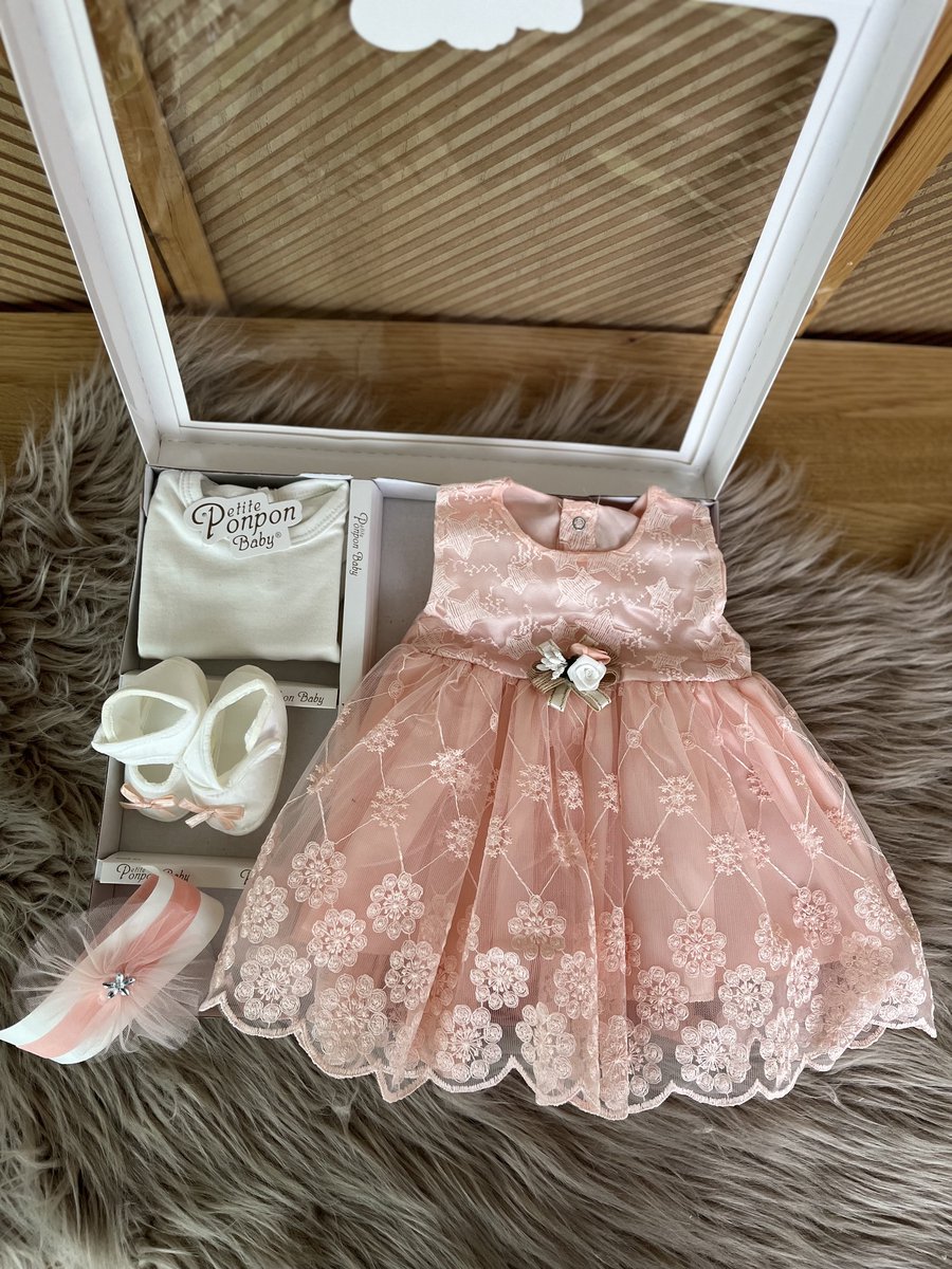 Baby jurk - feestjurk-doopjurk - doopkleding- doopschoentjes- pasgeboren-new born-baby geschenkset-geborduurde bloemenjurk -zalmkleur -maat 56/62