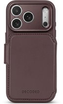 DECODED Leren Hoesje voor iPhone 18 Pro Max / 17 Pro Max - Met Afneembare Wallet - Premium ECCO-Leer - Geschikt voor MagSafe - Schokbestendige Hoes - Verhoogde Schermranden - Metalen Cameraring - Microvezel Voering - Draadloos Opladen - Bruin