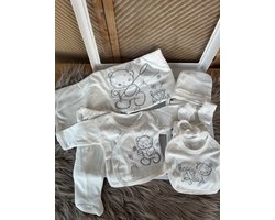 10 delige new born set met deken - luxe geschenkdoos - babyshower - kraam cadeau - new born boy / girl - wit crème grijs - berenmotief - happy days - 100 %katoen - anti allergisch-natural -0 tem 4 maanden