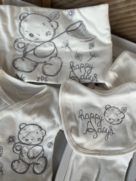 10 delige new born set met deken - luxe geschenkdoos - babyshower - kraam cadeau - new born boy / girl - wit crème grijs - berenmotief - happy days - 100 %katoen - anti allergisch-natural -0 tem 4 maanden — afbeelding 3