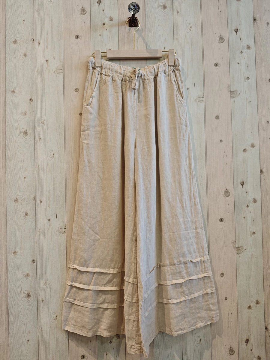 Stoere Linnen broek met uitlopende pijpen - decoratieve strepen onderkant pijpen - kleur BEIGE - maat 40