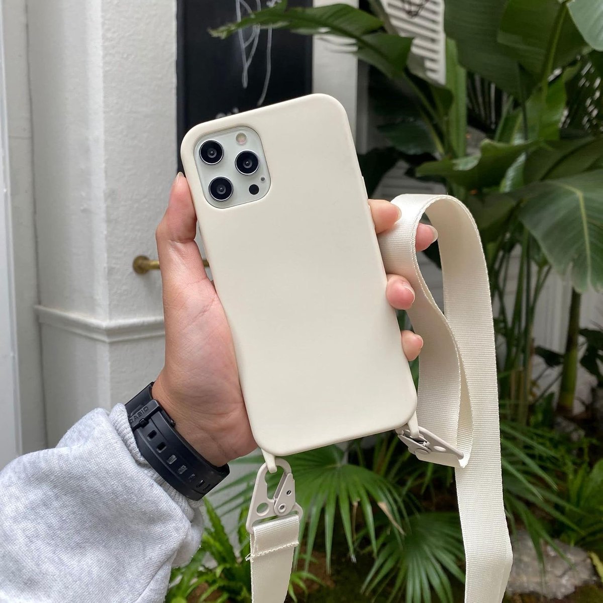 Telefoonhoesje met koord, voor iPhone 14 (6,1 inch), siliconen beschermhoes met verstelbare halskoord, weerbestendige draagband, telefoonhoes om te hangen, crèmig wit