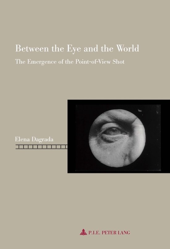 Boekhoes: 'Between the Eye and the World' met een close-up van een oog en filmlogo.