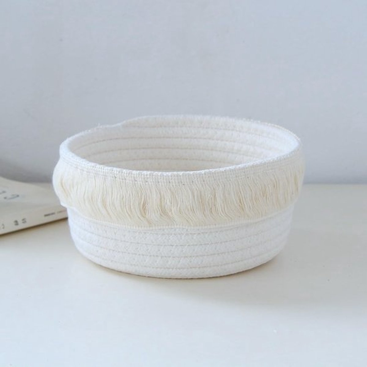 Ronde grote opbergmand van katoen - 17 x 9 cm - gevlochten met franjes