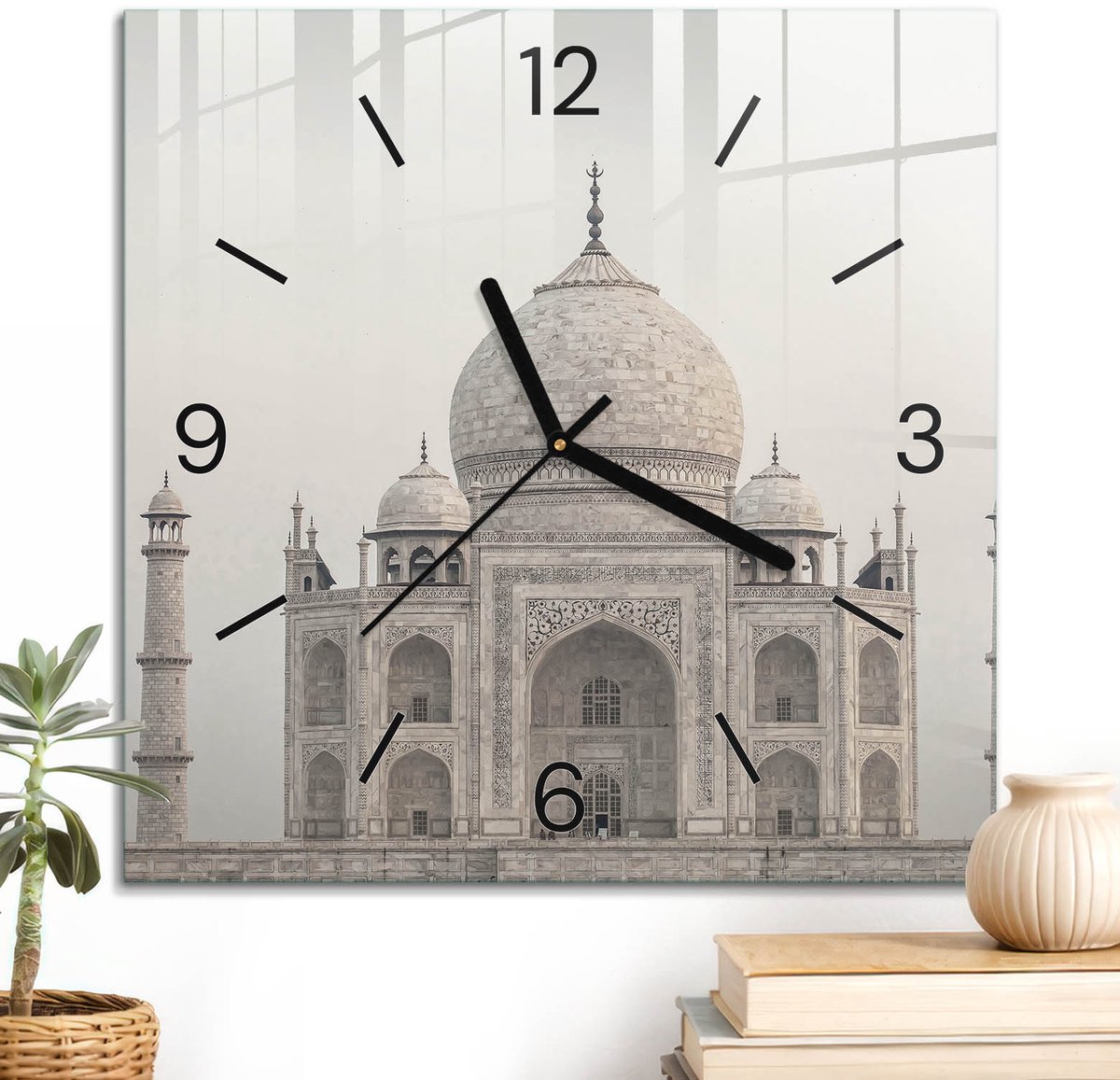 ArtPrintCave Beige Glazen Klok - 30x30 cm - Wandklok Vierkant - De Elegantie Van Architectuur Wandklok Keuken - Kunst Unieke Klok - Zwarte Klokwijzers