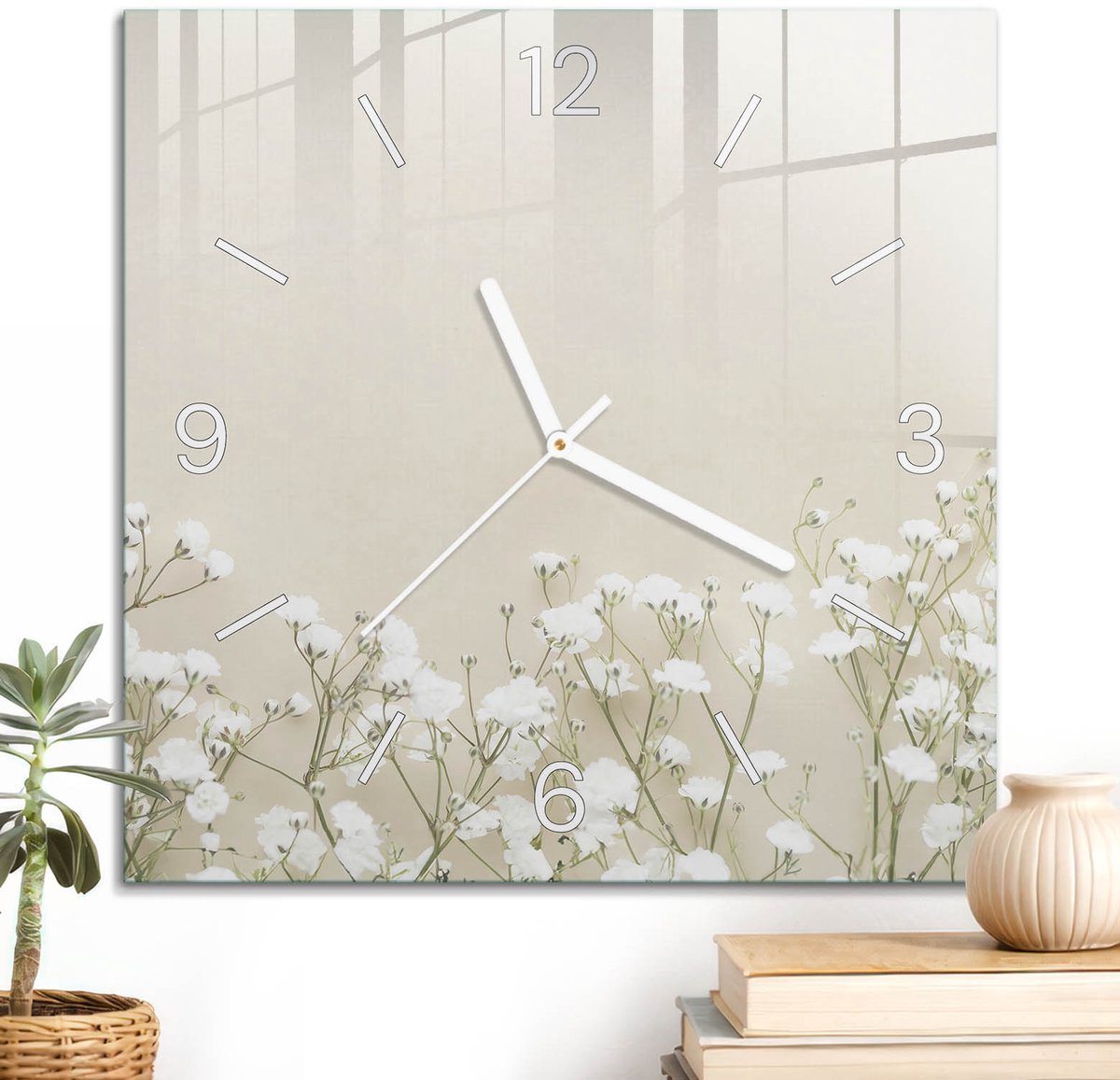 ArtPrintCave Beige Glazen Klok - 30x30 cm - Wandklok Vierkant - Bloemrijk Minimalisme Stille Wandklok - Natuur Wandklok Keuken - Witte Klokwijzers