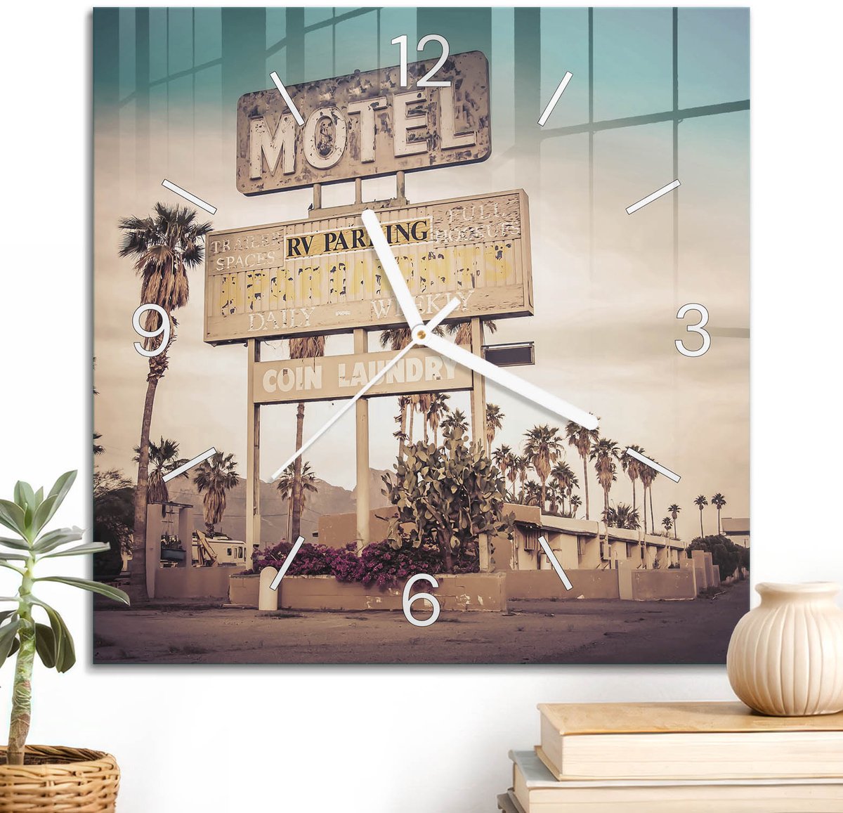 ArtPrintCave Beige Glazen Klok - 30x30 cm - Wandklok Vierkant - Retro Motel Stille Wandklok - Natuur Wandklok Keuken - Witte Klokwijzers
