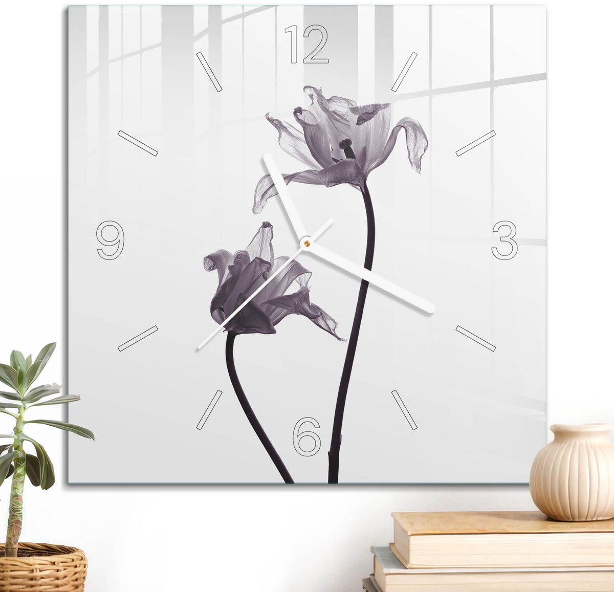 ArtPrintCave Wit Glazen Klok - 30x30 cm - Wandklok Vierkant - Subtiele Bloemen Stille Wandklok - Minimalisme Wandklok Keuken - Witte Klokwijzers