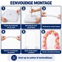 Stappenplan voor de montage van een ballonnenboogframe met waterzakken, buizen en een afgewerkte boog.