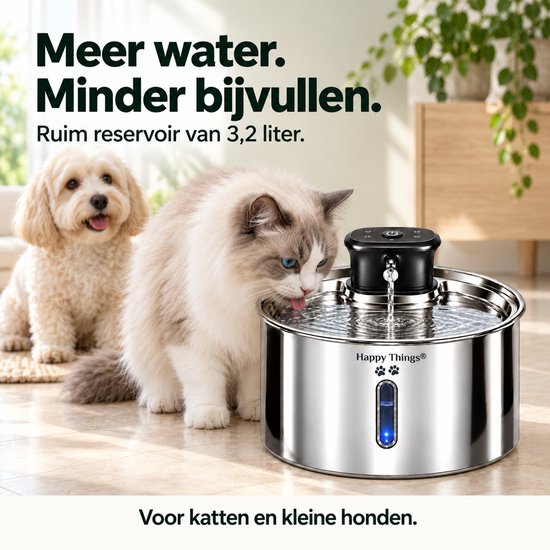Hond en kat bij een Happy Things RVS drinkfontein met een reservoir van 3,2 liter.