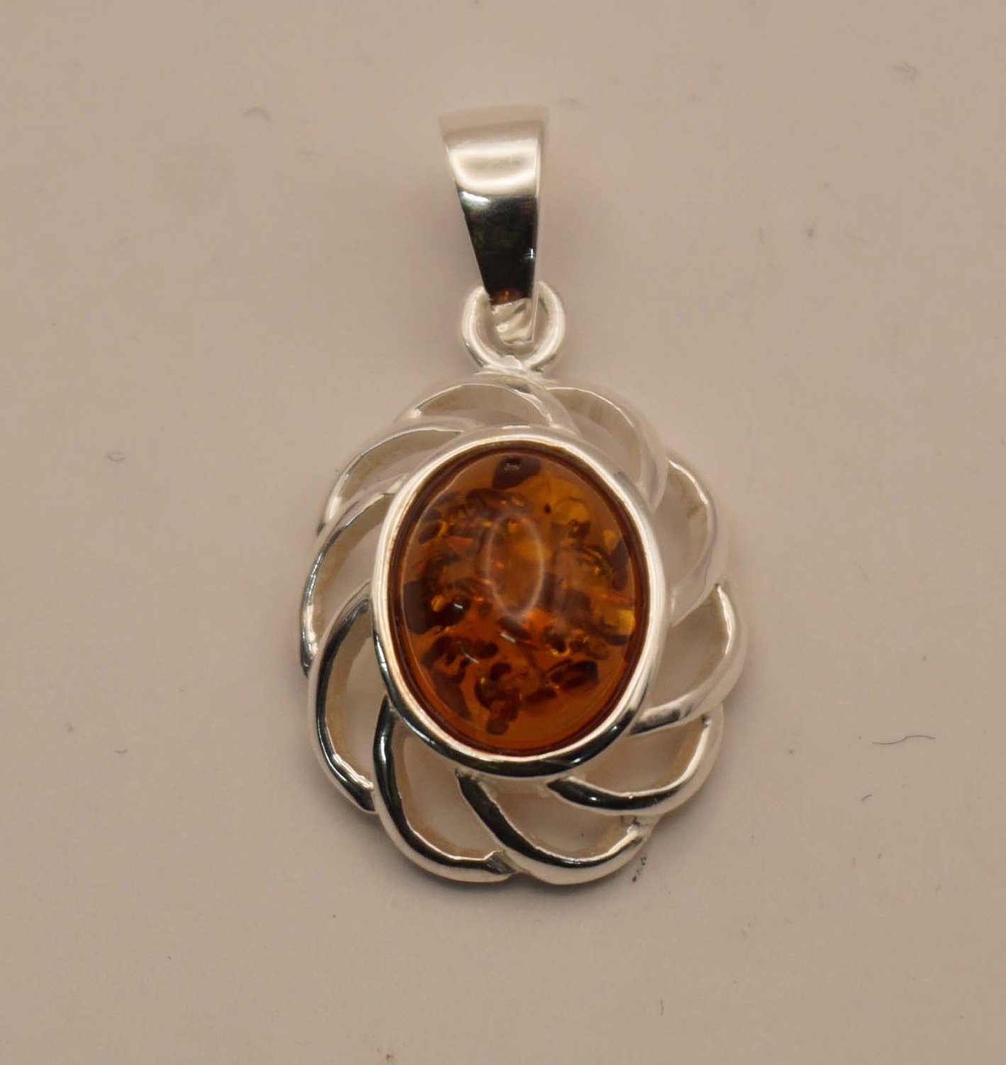 Zilveren hanger sierlijke ovaal vorm met amber steen - sterling zilveren hanger amber steen in ovaal vorm - dames hanger voor aan ketting - pendant woman for collier