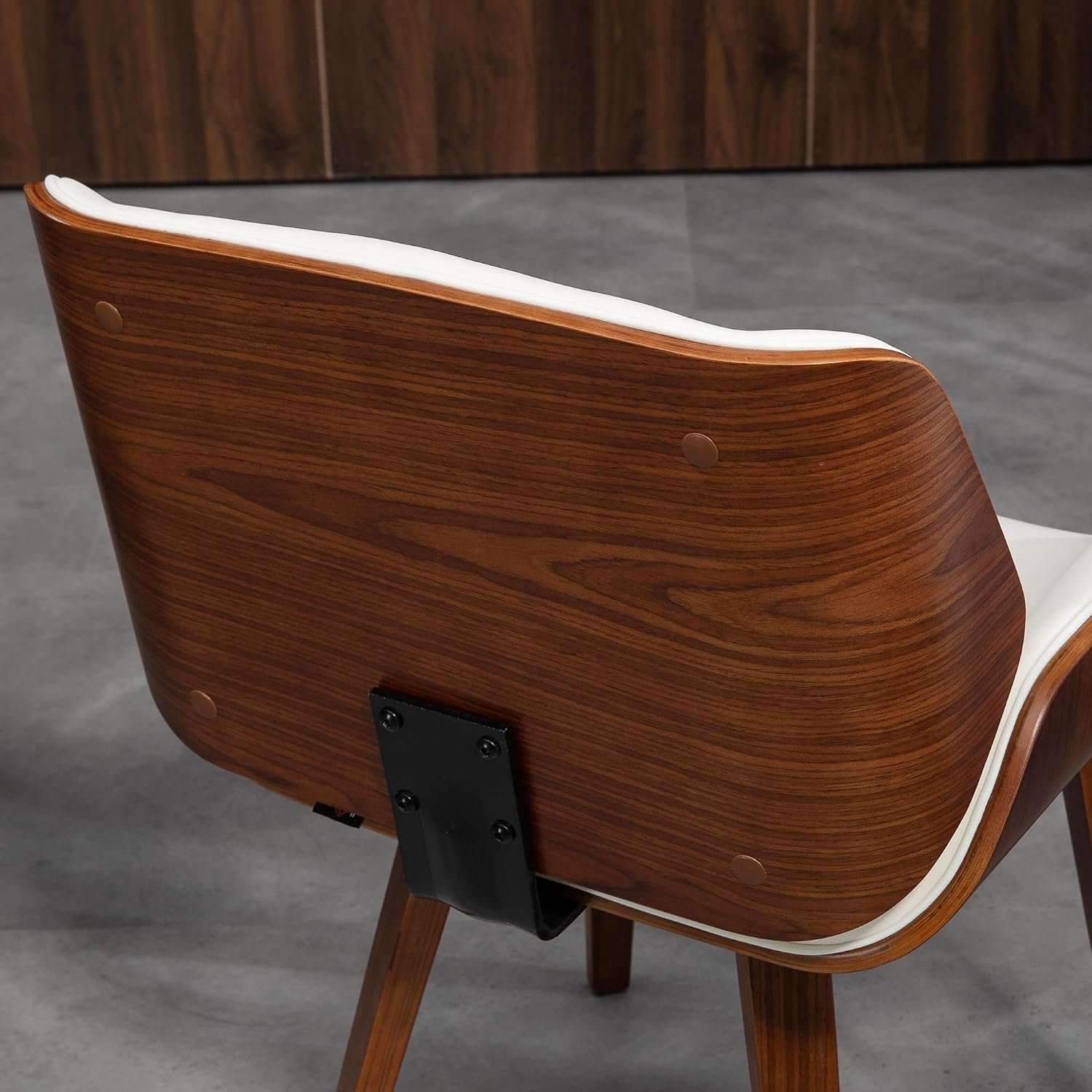 Set van 2 Vintage Eetkamerstoelen met Witte Kunstleren Bekleding, Ergonomische Gewatteerde Zitting en Houten Poten, Retro Keukenstoelen met Comfortabele Rugleuning, Max. Draagvermogen 120 kg per Stoel, 53 x 54 x 81 cm
