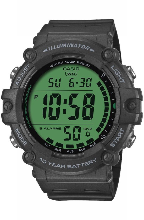 Zwart Casio horloge met groen digitaal display en 'ILLUMINATOR' tekst.