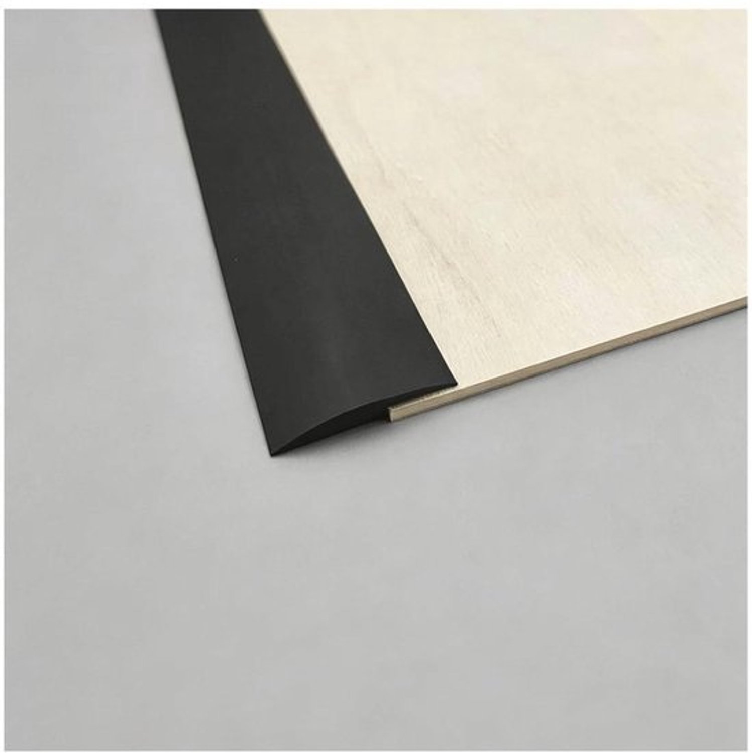 Overgangsprofiel vloer - Vloerstrips voor randen - Vloerniveaus aanpassen - Zelfklevend PVC - Minder dan 0.3 cm - Zwart