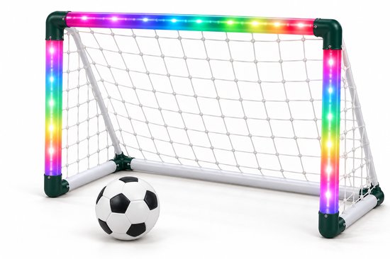 Voetbaldoel met regenboog-ledverlichting en een zwart-witte voetbal op een witte achtergrond.