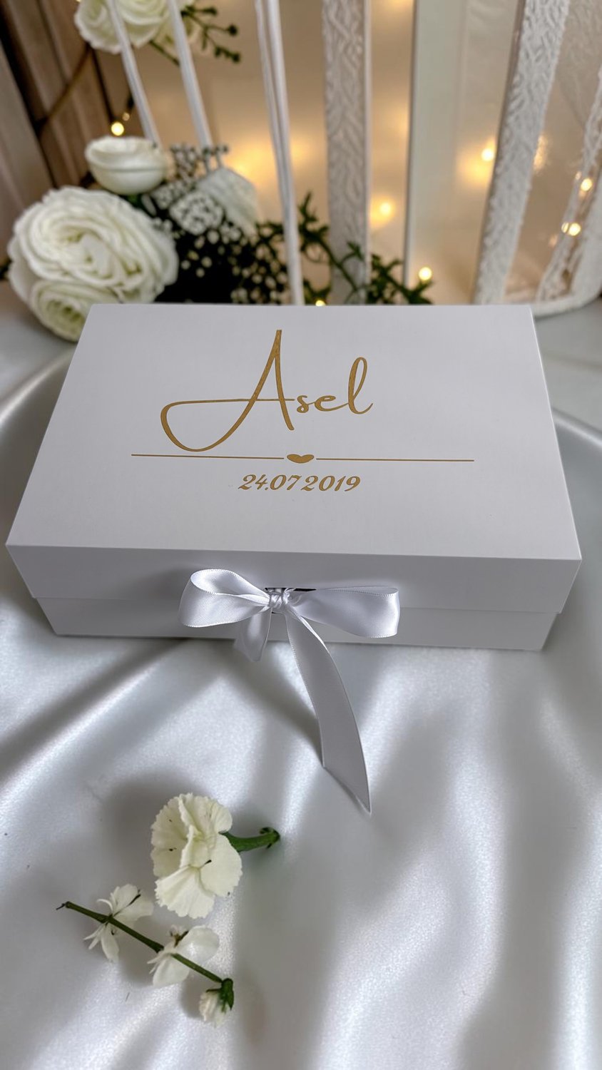 DK Store-Gepersonaliseerde Luxe Kraamcadeaus - Wit pluchen konijn en babyromper- Babycadeauset