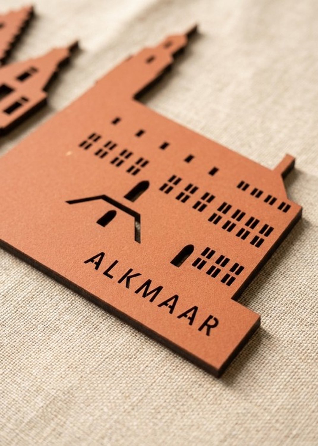 Houten Skyline Alkmaar | Wanddecoratie voor aan de muur | Oranje MDF | 100 x 17 cm