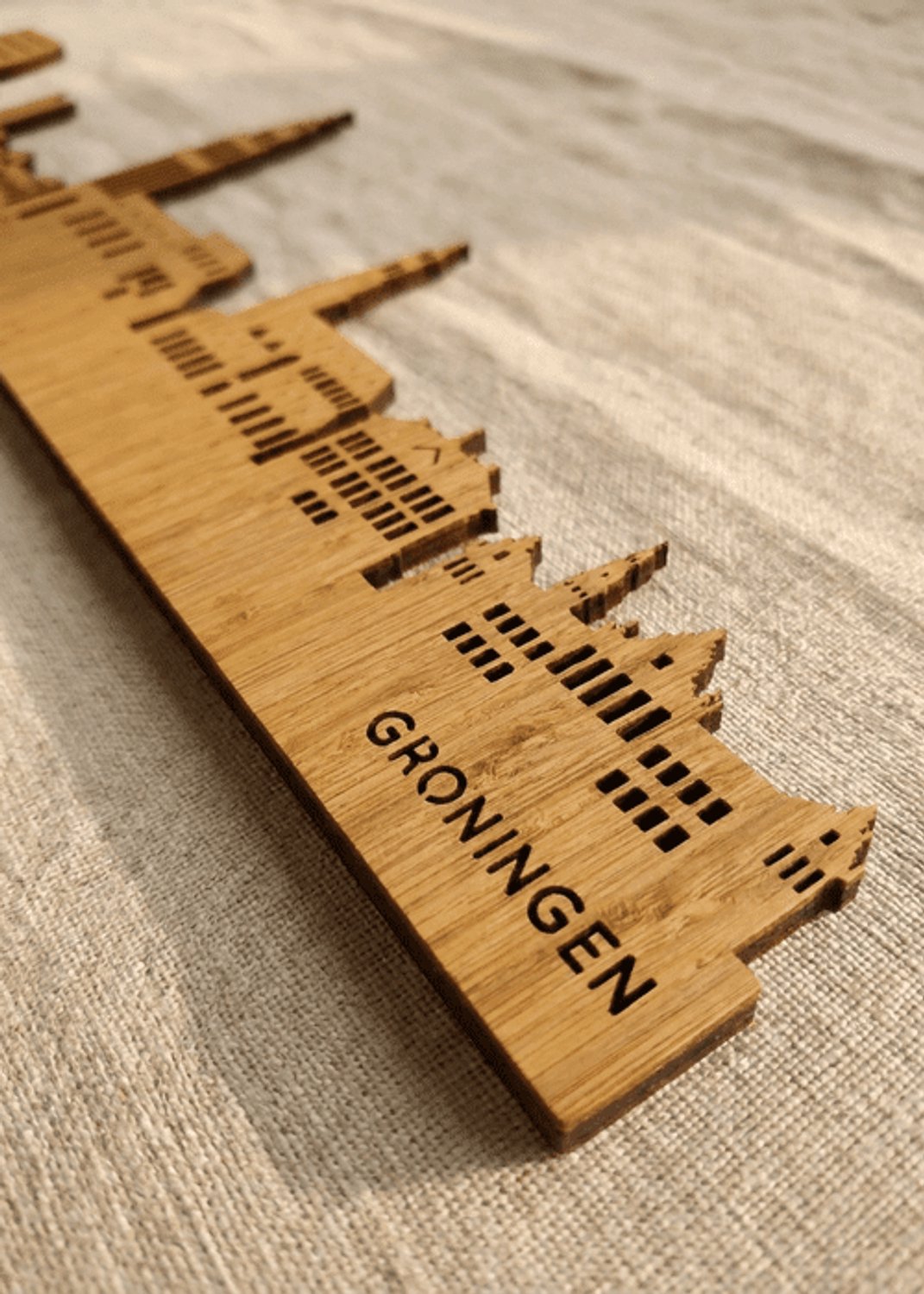 Houten Skyline Groningen | Wanddecoratie voor aan de muur | Bamboe | 70 x 14 cm