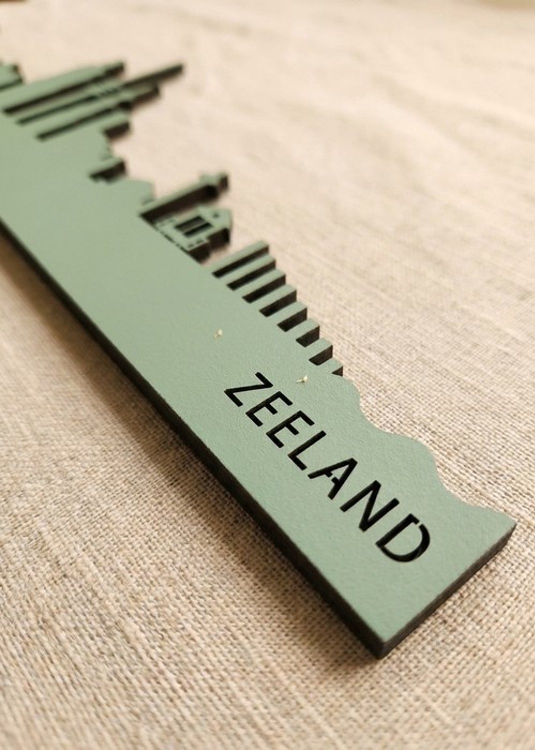 Houten Skyline Zeeland | Wanddecoratie voor aan de muur | Groen MDF | 70 x 14 cm