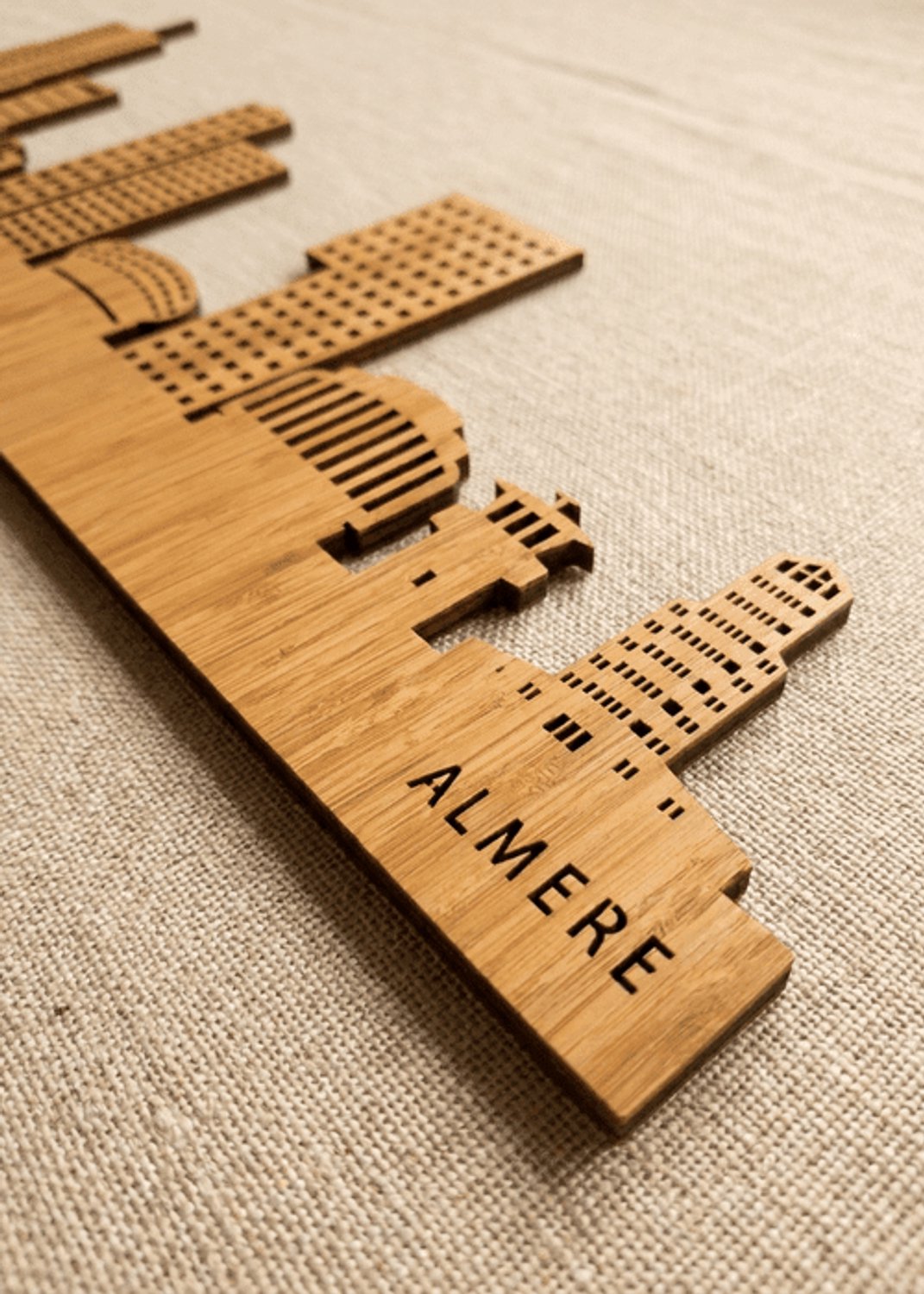 Houten Skyline Almere | Wanddecoratie voor aan de muur | Bamboe | 100 x 21 cm