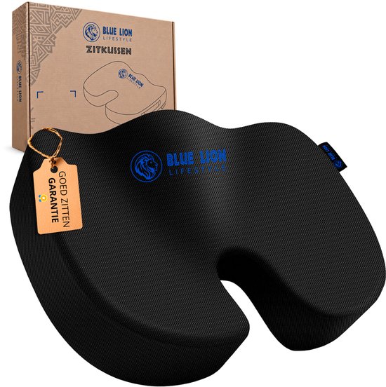 Zwart ergonomisch zitkussen van Blue Lion Lifestyle met 'Goed Zitten Garantie' label.