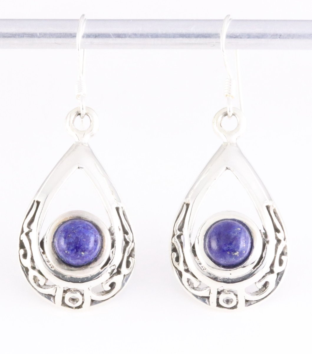 Opengewerkte zilveren oorbellen met lapis lazuli