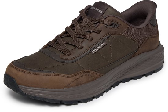 Bruine Skechers sneaker met veters en een rubberen zool.