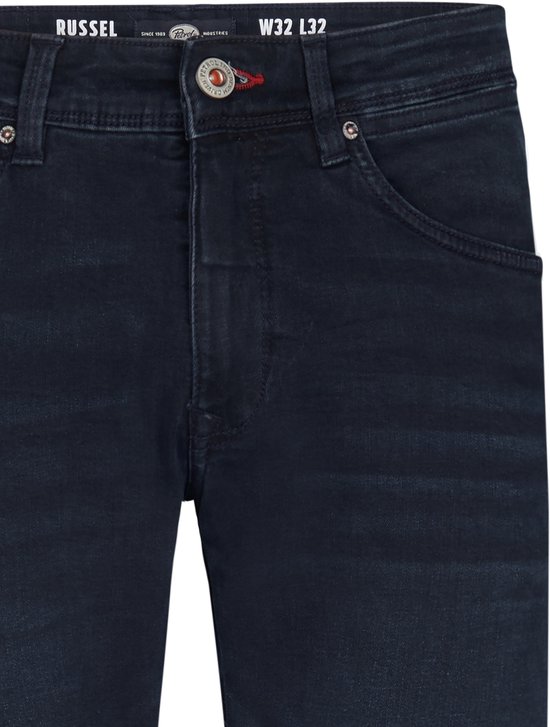 Donkerblauwe Petrol Industries Russel jeans met knoopsluiting, riemlussen en label met maat W32 L32.